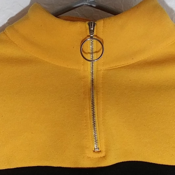 High Collar Cropped Sweater - Picture 2 of 3